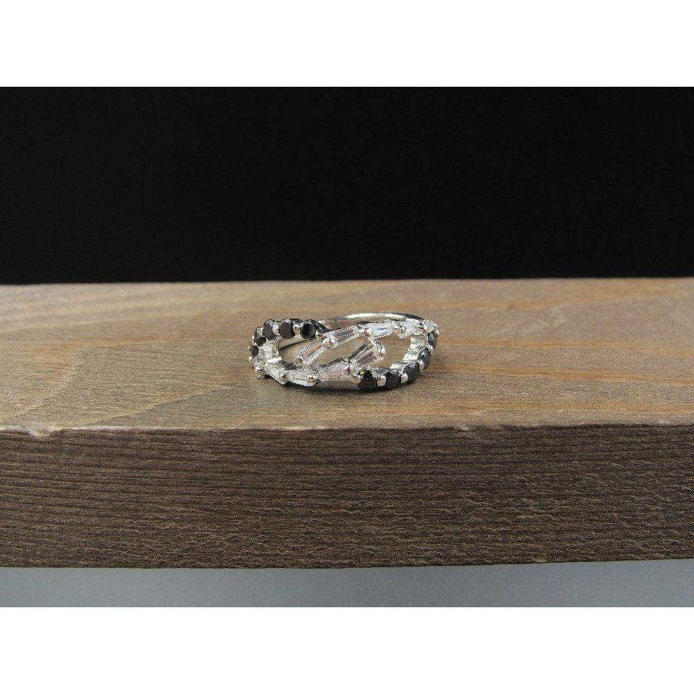 Size 5 Sterling Silver Stylish Black And Clear Cubic Zirconia Design Band Ring